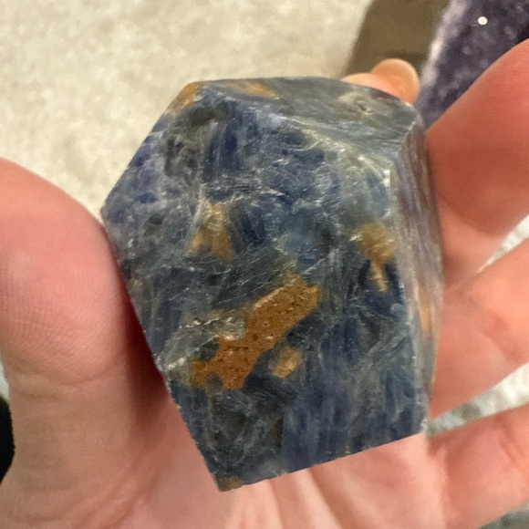 Kyanite polish - Picture 1 of 1